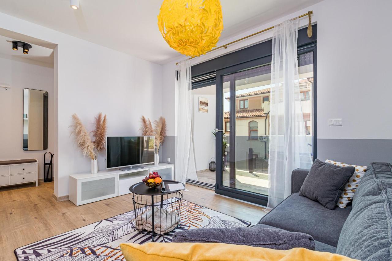 Apartment M****, New City Apartment + Parking Pula Exterior foto