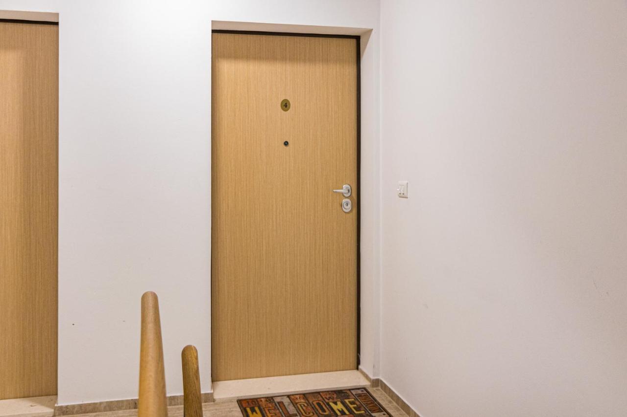 Apartment M****, New City Apartment + Parking Pula Exterior foto