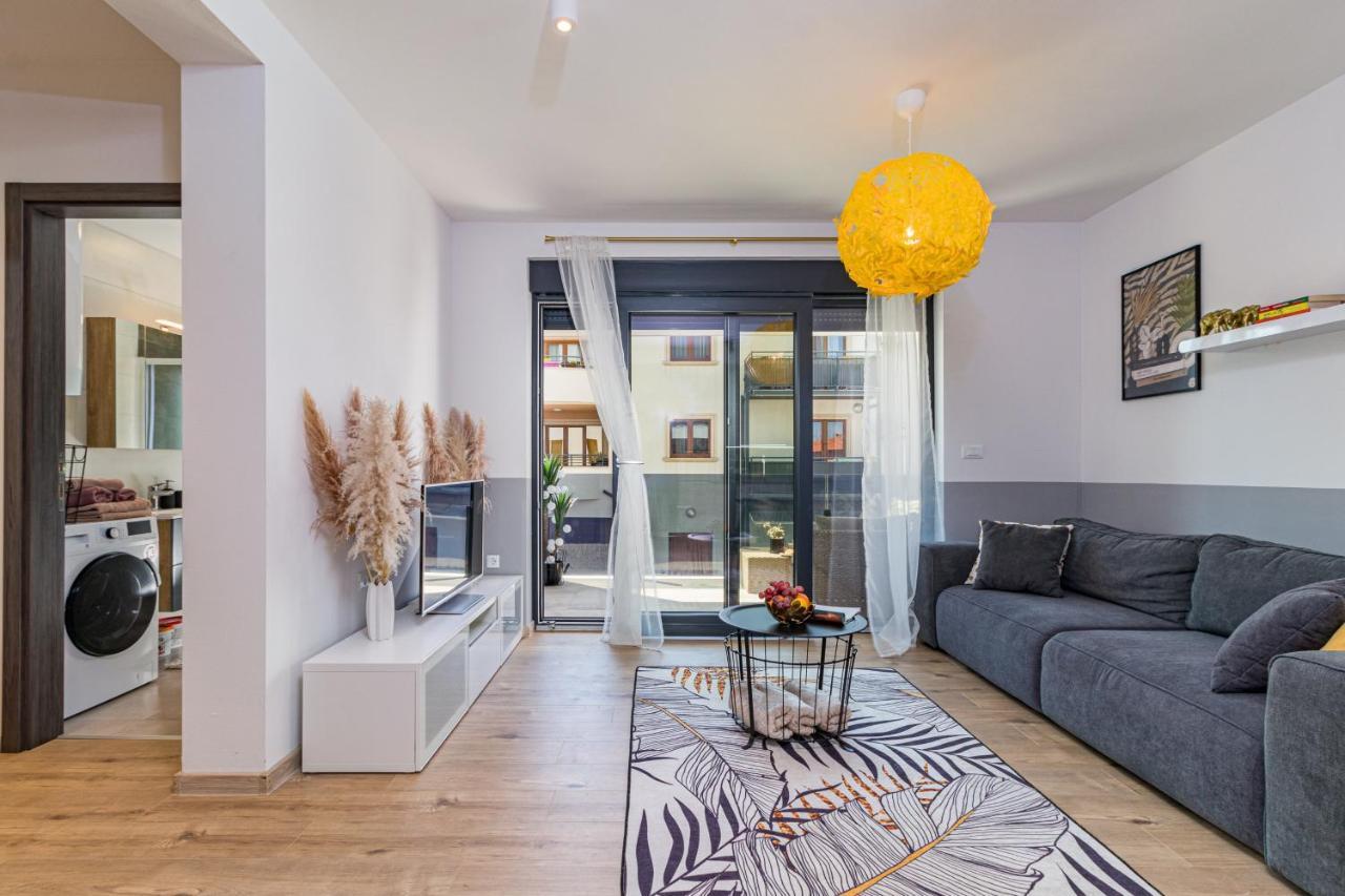 Apartment M****, New City Apartment + Parking Pula Exterior foto